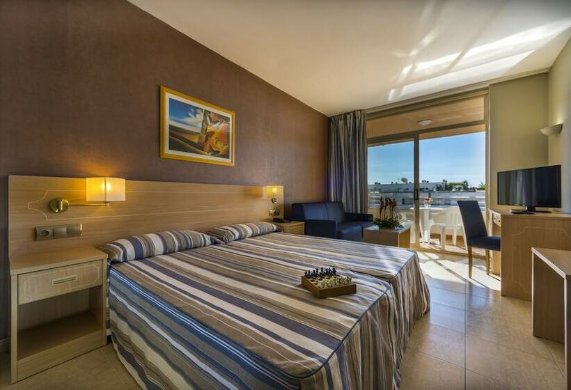 Quarto Triplo Estandar, 4r Gran Regina