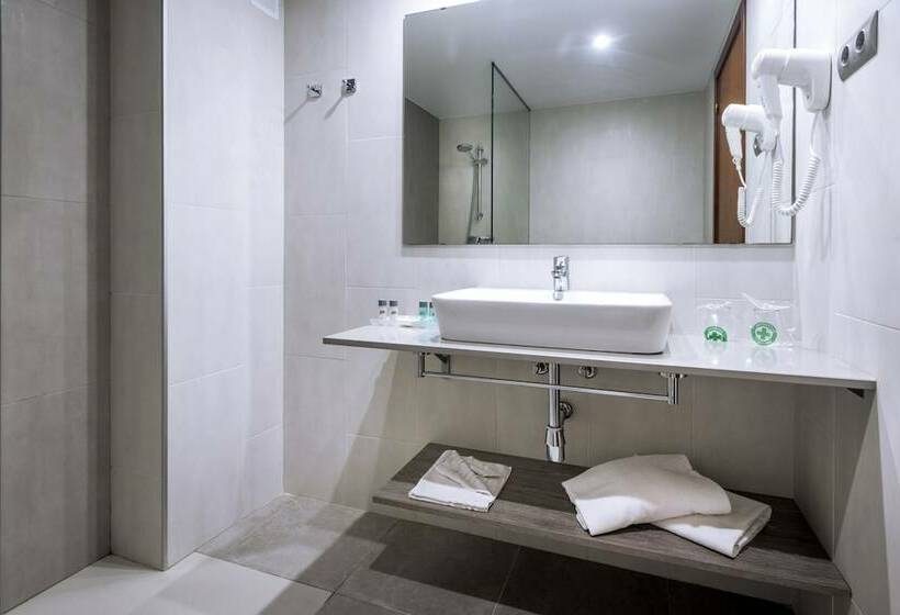 Quarto Triplo Estandar, 4r Gran Regina