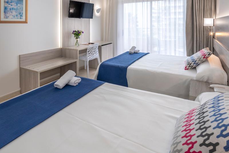 Quarto Triplo Estandar, 4r Gran Regina