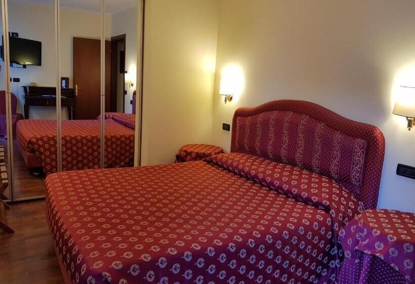 Полулюкс, Admiral Hotel Villa Erme