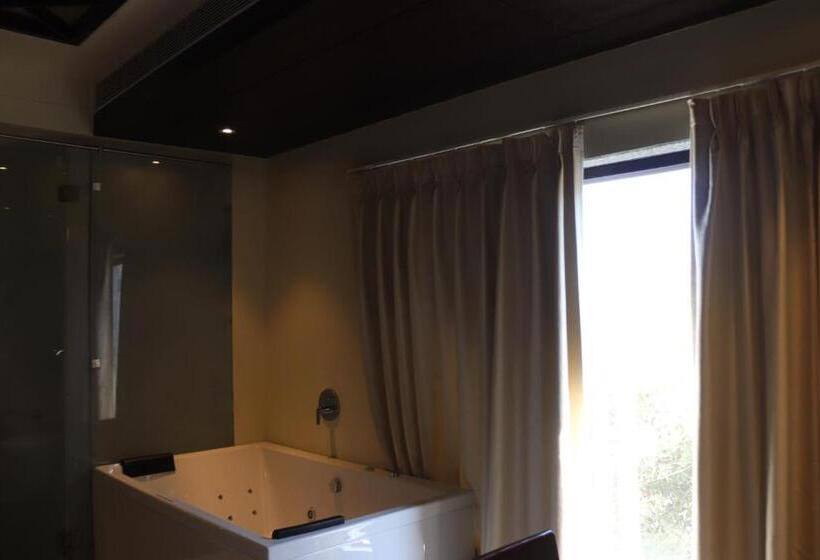 スイート, The Kumbha Residency By Trulyy   A Luxury Resort And Spa