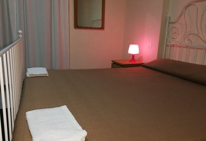 اتاق استاندارد با سرویس بهداشتی مشترک, Atrium Rooms