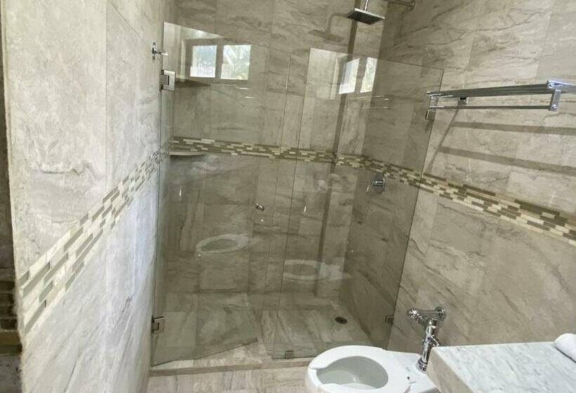 غرفة قياسية سرير كينج, Cuxos Hotel Beachfront