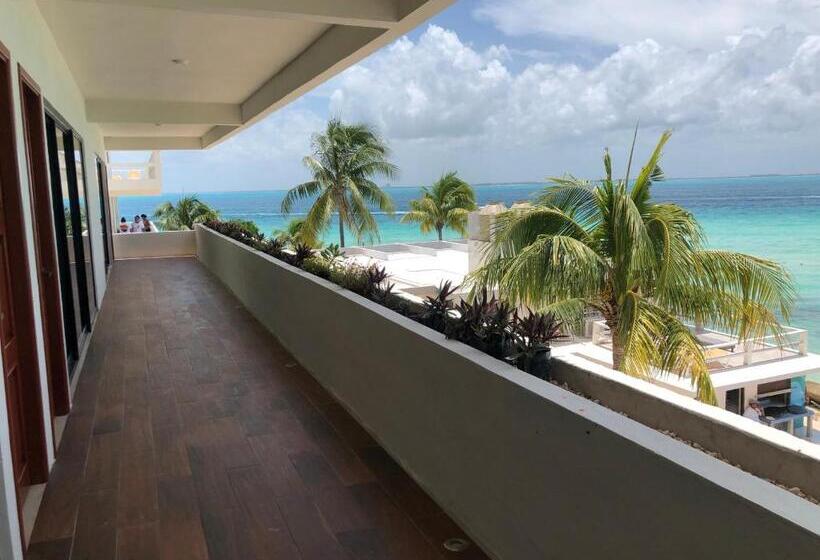 غرفة قياسية رباعية مطلة على البحر, Cuxos Hotel Beachfront