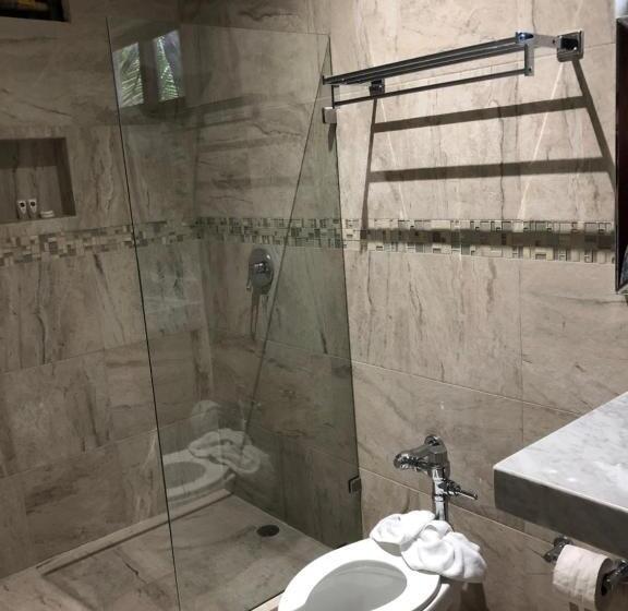 غرفة قياسية رباعية مطلة على البحر, Cuxos Hotel Beachfront