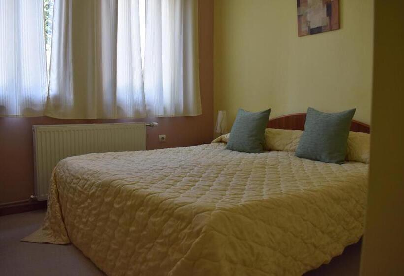 Люкс, Family Hotel Bashtina Kashta