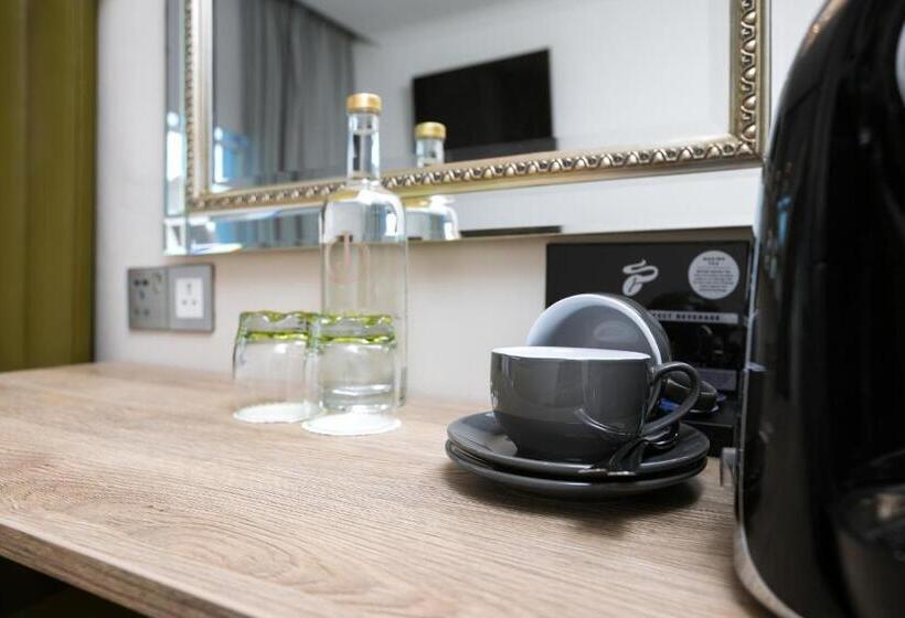Трехместный Президентский, Park Avenue J Hotel London Hyde Park