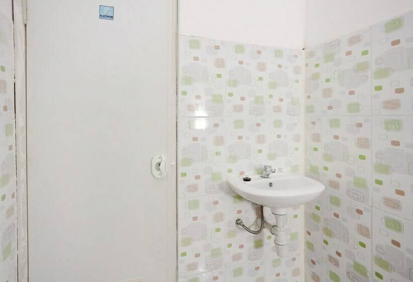 Номер Стандарт, Reddoorz Near Plaza Araya Malang