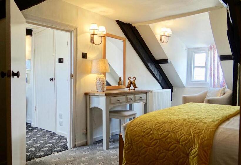 جناح, The Slipway B&b