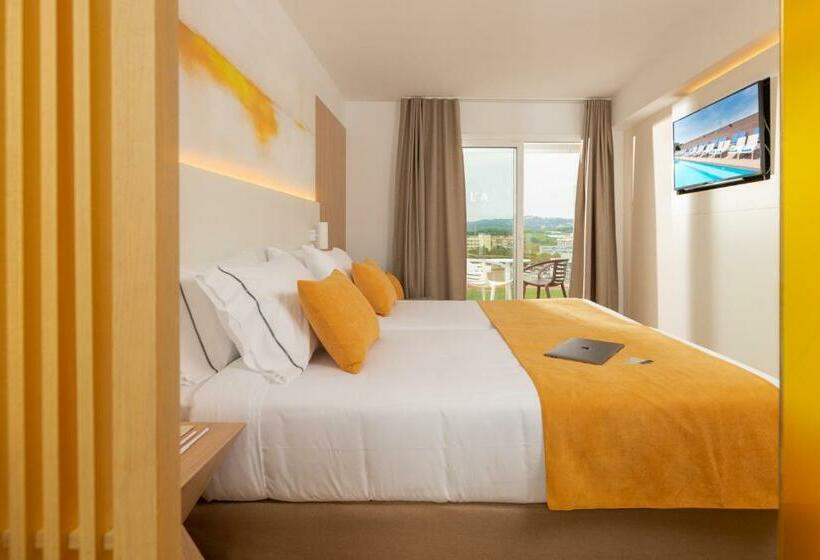 חדר סטנדרט לשלושה, L'Azure Hotel 4* Sup