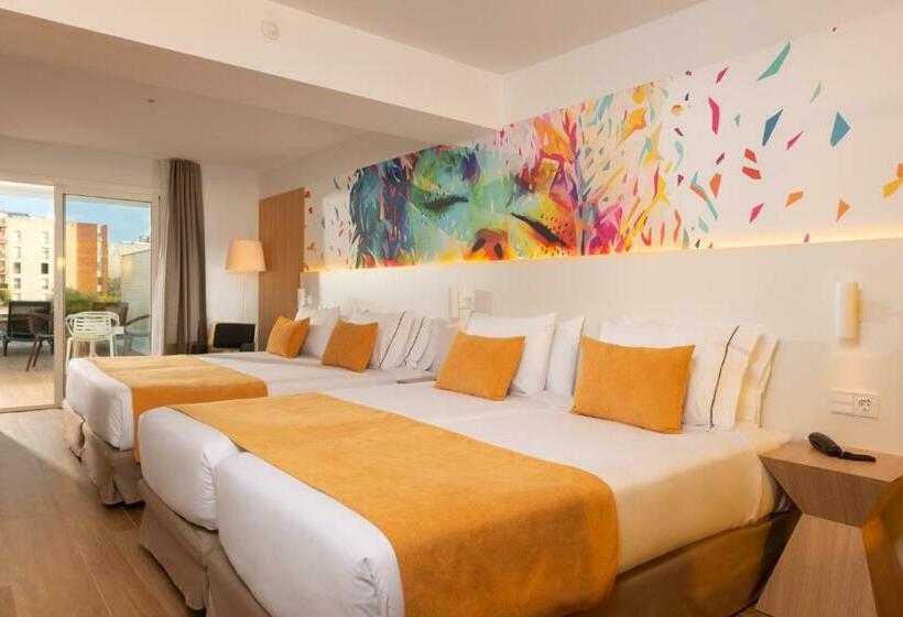 חדר משפחתי נוף לבריכה, L'Azure Hotel 4* Sup