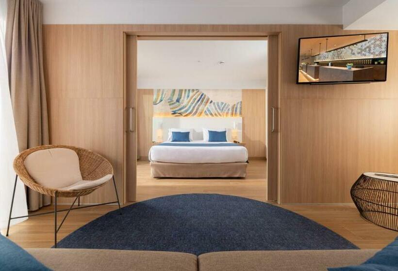 סוויטה נוף לבריכה, L'Azure Hotel 4* Sup