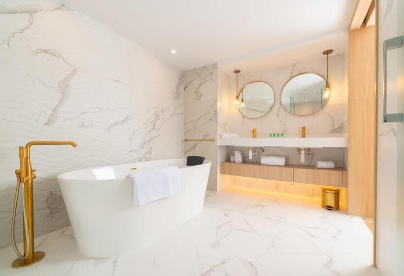 סוויטה משפחתית, L'Azure Hotel 4* Sup