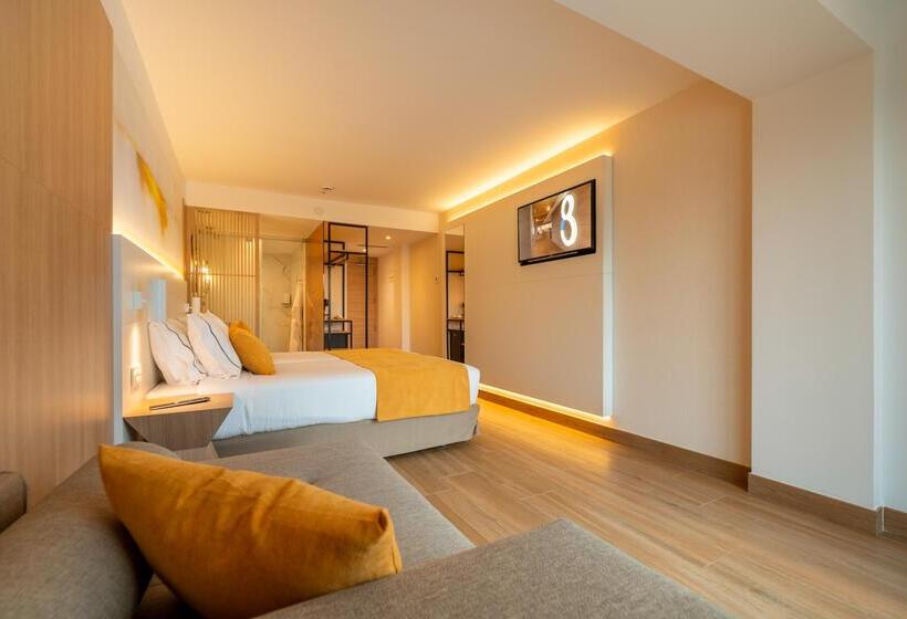 חדר סופריור נוף לבריכה, L'Azure Hotel 4* Sup