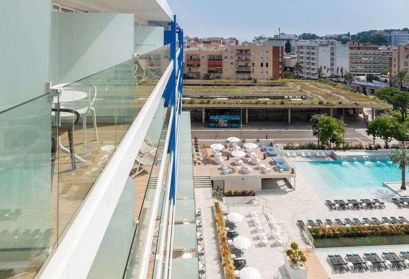 חדר משפחתי נוף לבריכה, L'Azure Hotel 4* Sup