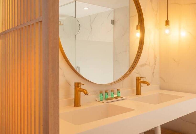סוויטה משפחתית, L'Azure Hotel 4* Sup