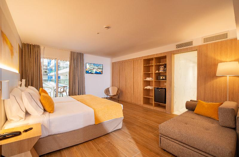 חדר סופריור לשלושה, L'Azure Hotel 4* Sup