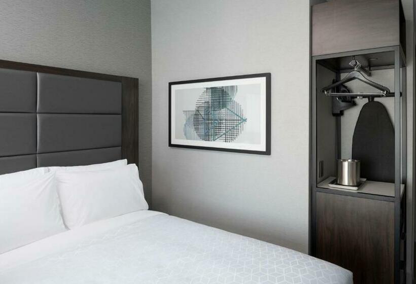اتاق استاندارد با تخت بزرگ, Holiday Inn Express   Boston Logan Airport   Revere, An Ihg