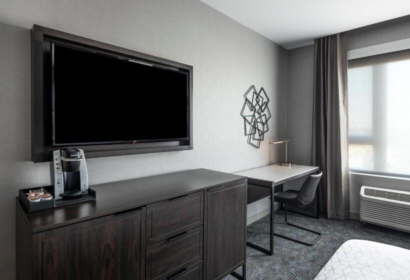 장애인을 위한 킹사이즈 침대 스탠다드 룸, Holiday Inn Express   Boston Logan Airport   Revere, An Ihg