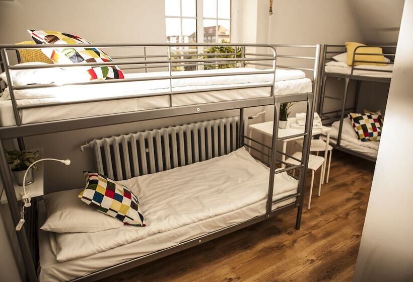 اتاق خانوادگی با سرویس بهداشتی مشترک, Bi Pi Hostel