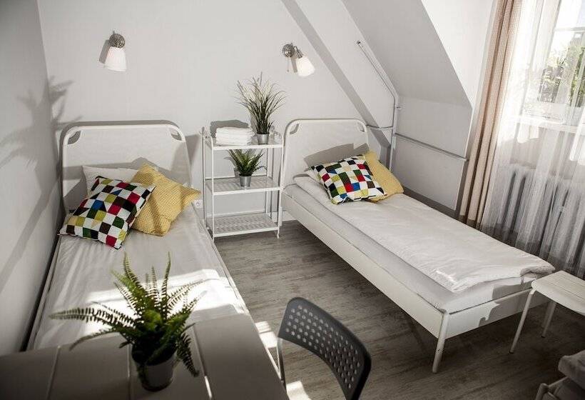 اتاق استاندارد سه تخته با سرویس بهداشتی مشترک, Bi Pi Hostel