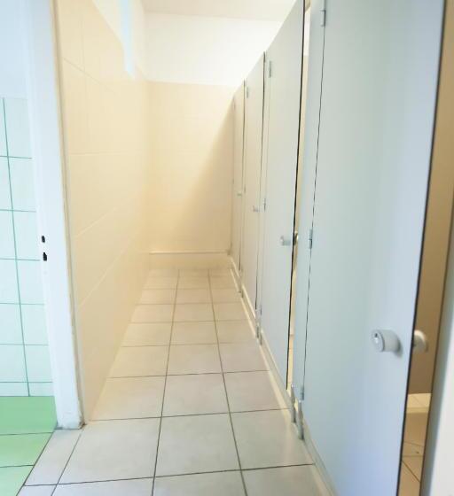 اتاق استاندارد با سرویس بهداشتی مشترک, Bi Pi Hostel