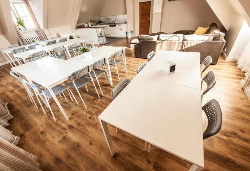 اتاق اکونومی, Bi Pi Hostel
