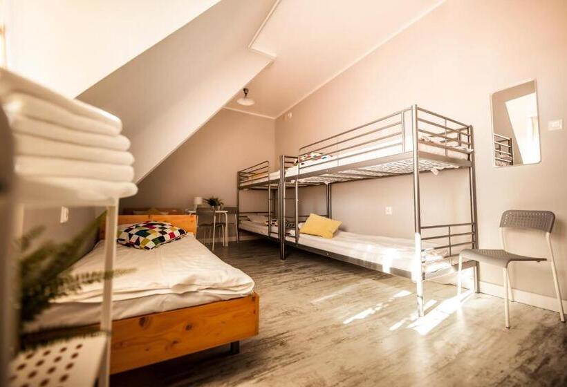 تختخواب در اتاق مشترک, Bi Pi Hostel