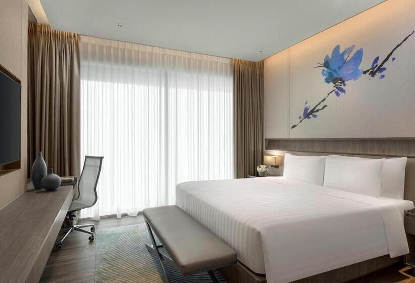 اتاق اجرایی با تخت بزرگ, Dusit Thani Laguna Singapore