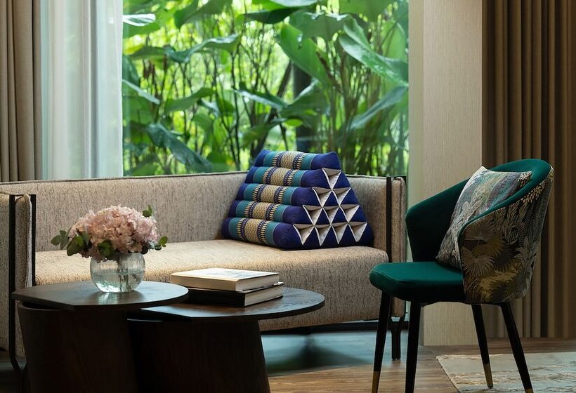 سوییت با چشم‌انداز استخر, Dusit Thani Laguna Singapore