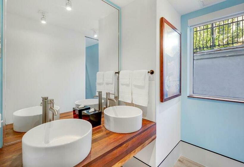 Люкс, Ocean Treasure Beachside Suites