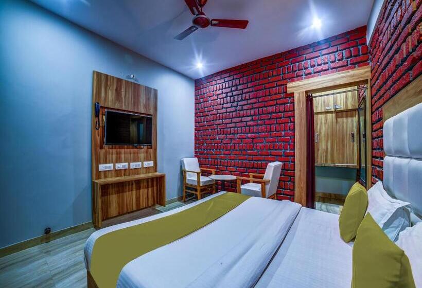 חדר סטנדרט עם מיטת קינג, Sahastradhara Riverresort