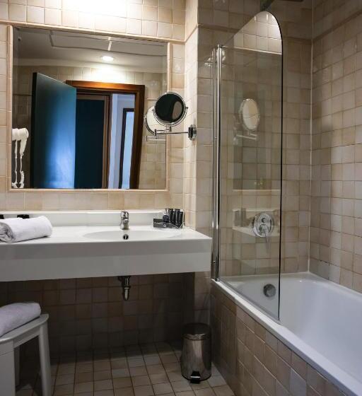 חדר קלאסי לשלושה, Bv Hotel Oly