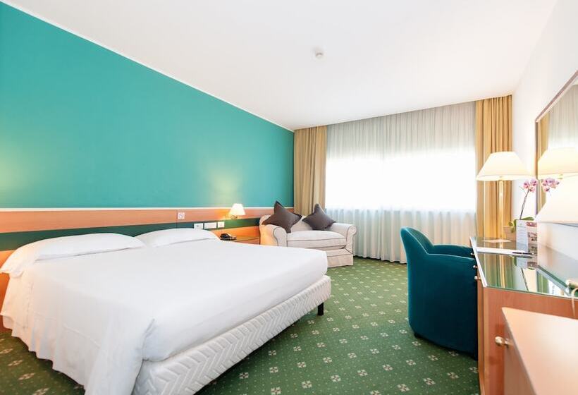 חדר קלאסי לשלושה, Bv Hotel Oly