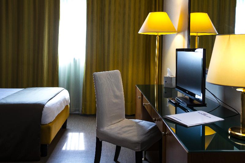 חדר קלאסי לשלושה, Bv Hotel Oly