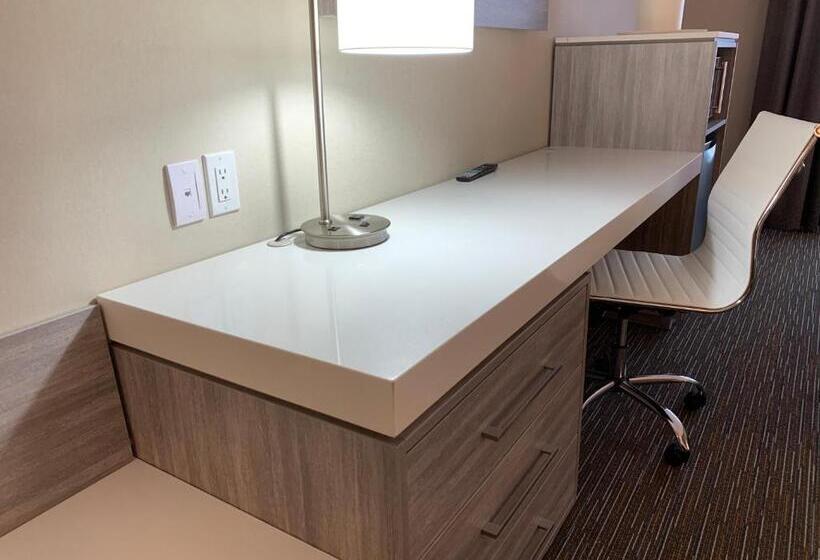 Люкс Кровать Кинг, Wingate By Wyndham Kanata West Ottawa