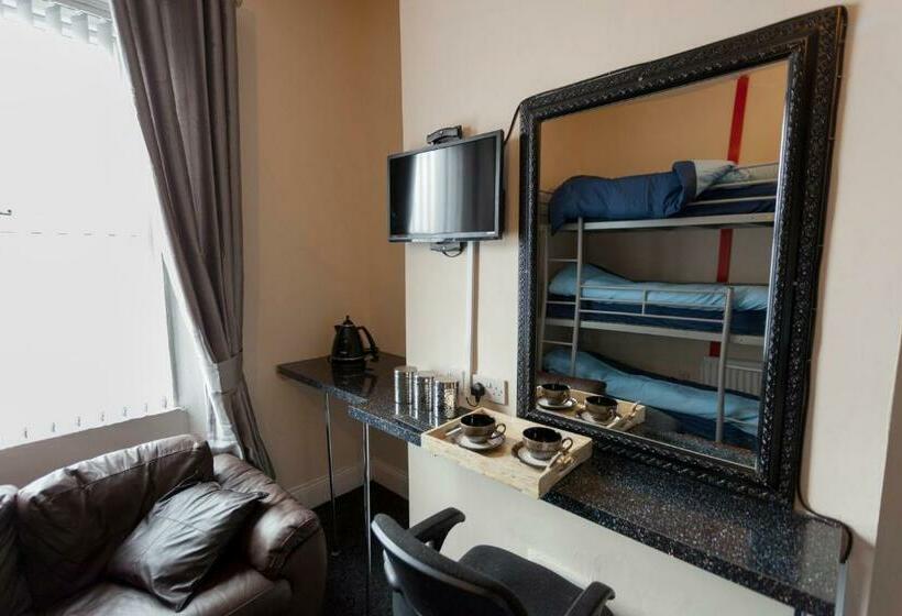 Семейный Номер Совместный Санузел, Fenham Hotel Express