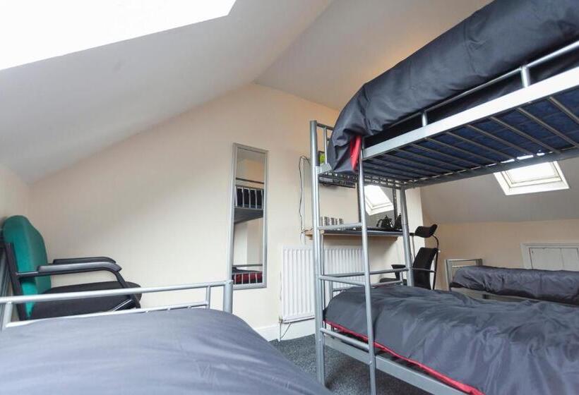 Четырехместный Номер Стандарт, Fenham Hotel Express