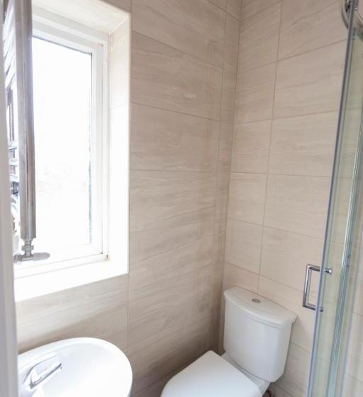 Четырехместный Номер Стандарт, Fenham Hotel Express