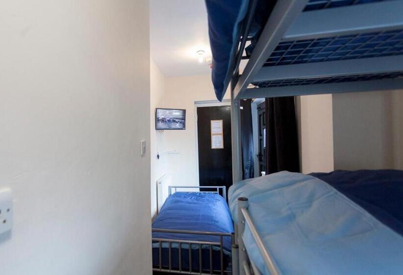 Четырехместный Номер Стандарт, Fenham Hotel Express