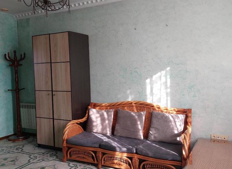 اتاق لوکس, Little Shangri La