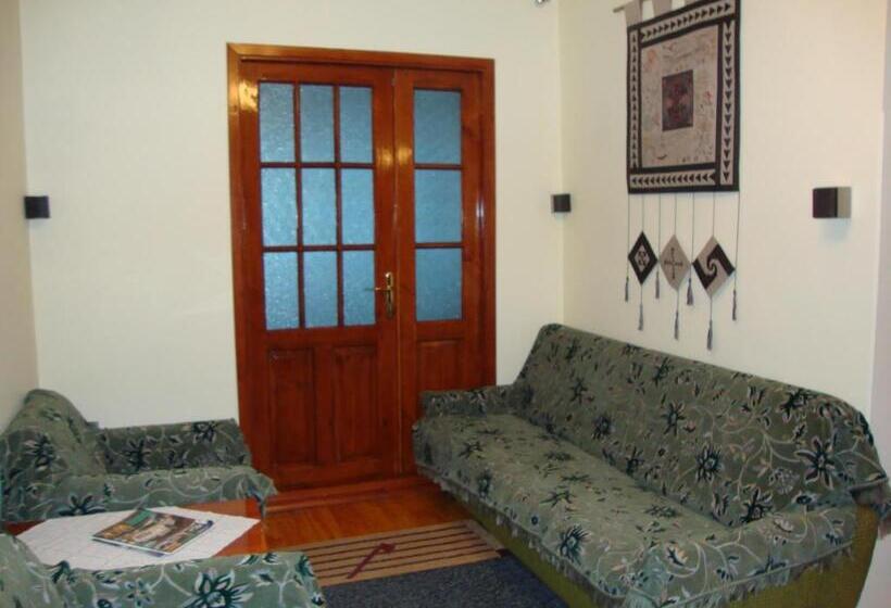آپارتمان 3 خوابه, Guest House Vip