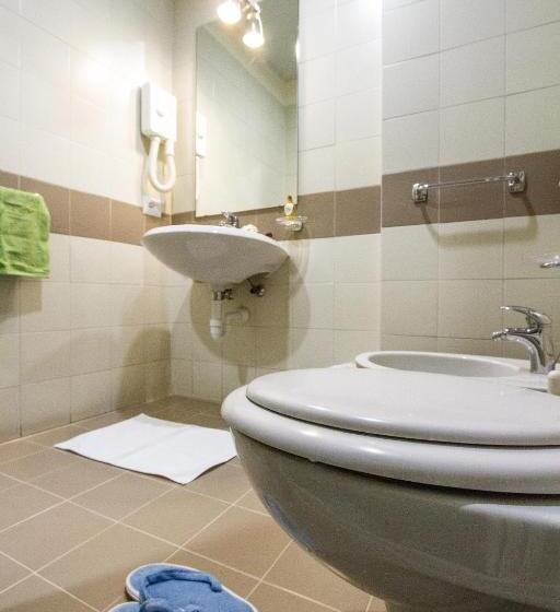 اتاق استاندارد یک نفره, B&b Hotel Milano Ornato