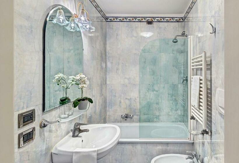 اتاق استاندارد چهار تخته, Tre Archi