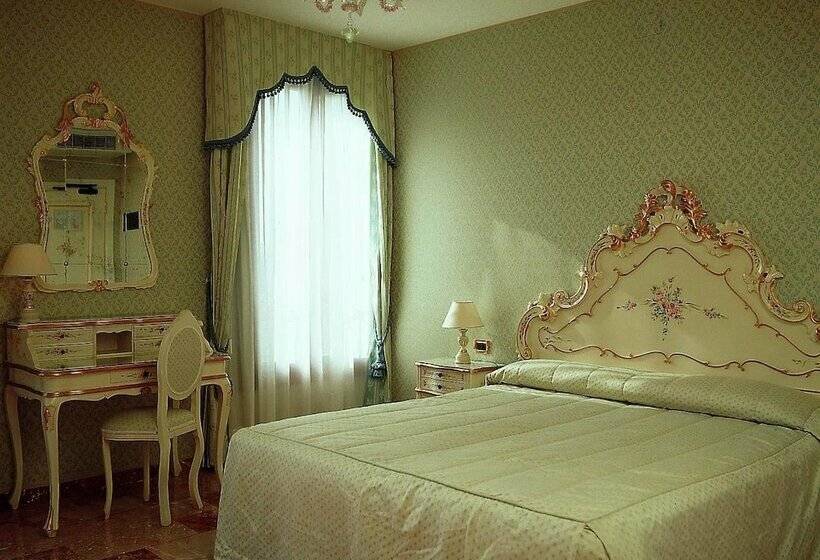 اتاق استاندارد چهار تخته, Tre Archi