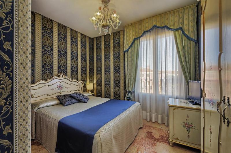 اتاق استاندارد, Tre Archi