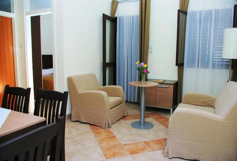 Апартаменты 2 Спальни, Priscapac Resort & Apartments