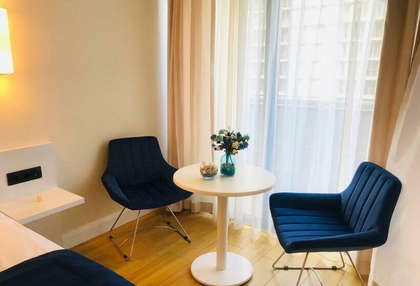 استودیوی استاندارد با چشم‌انداز دریا, Batumi City Apartments
