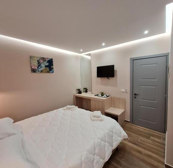 Quarto Estandar com Sacada, Himara 28