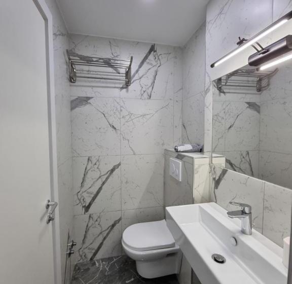 Quarto Triplo Comfort, Himara 28